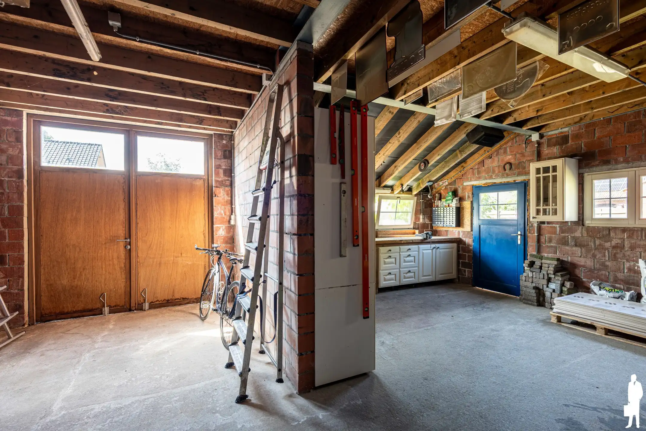 Vrijstaande villa met 4 slpk. gelegen op de dijk van kanaal  foto 43