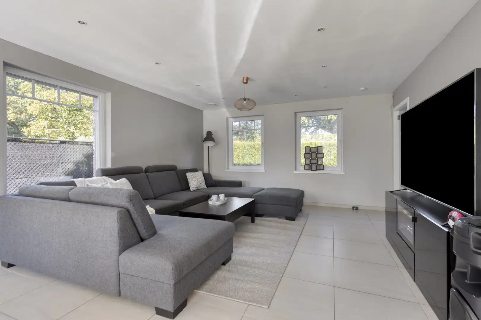 Vrijstaande woning van 2015 met 3 slaapkamers, volledige kelder en zuidgerichte tuin in Schilde. foto 5