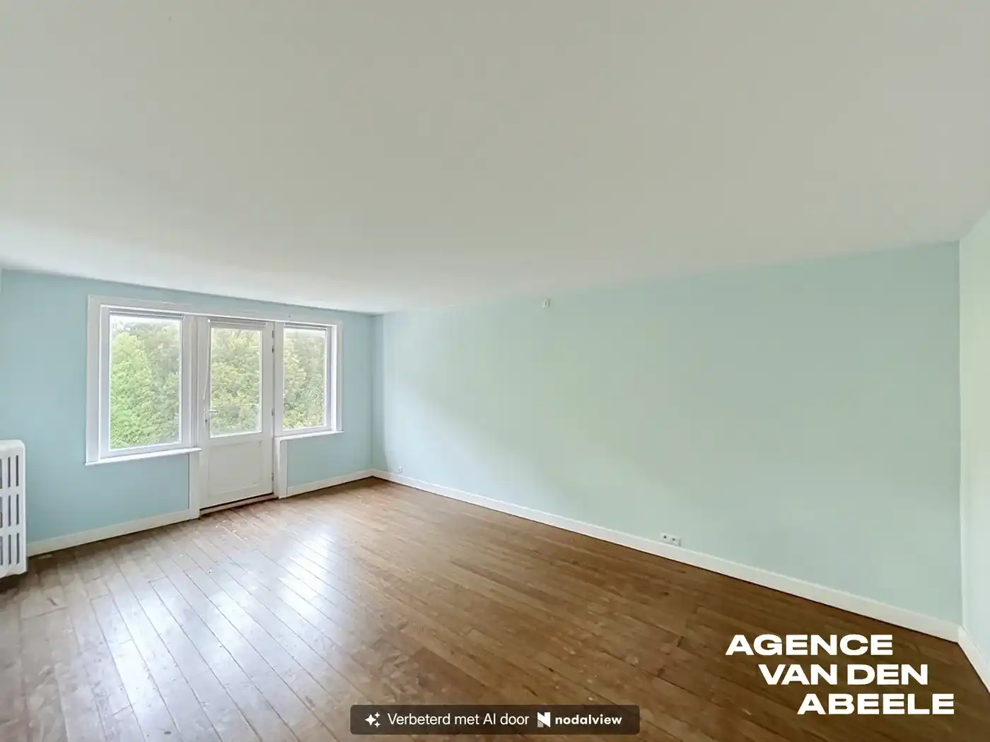 Zeer ruime burgerswoning met 4 slaapkamers en groot terras nabij de Smedenpoort   foto 12
