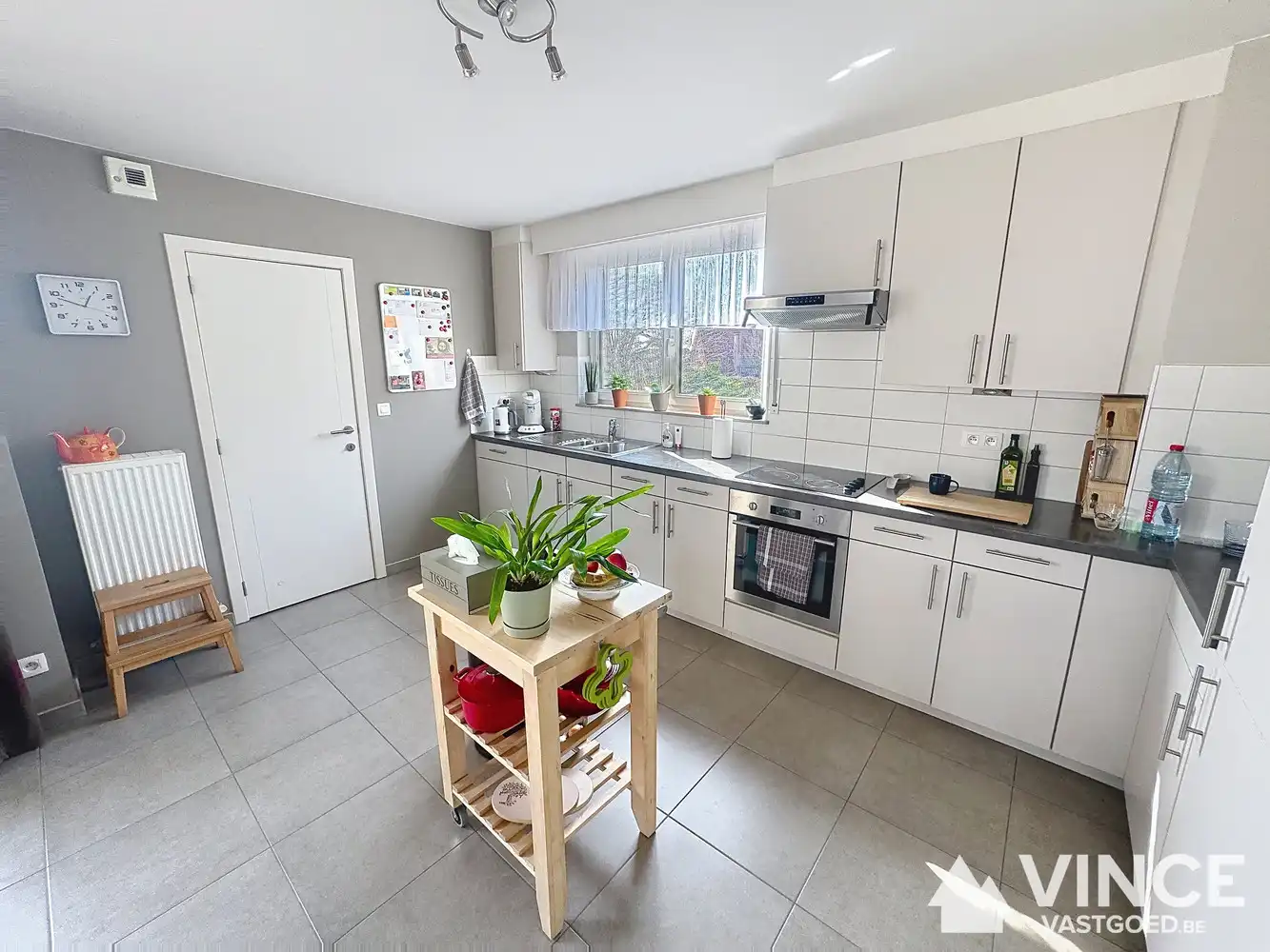 Ruim twee-slaapkamerappartement  met zonnig terras foto 2