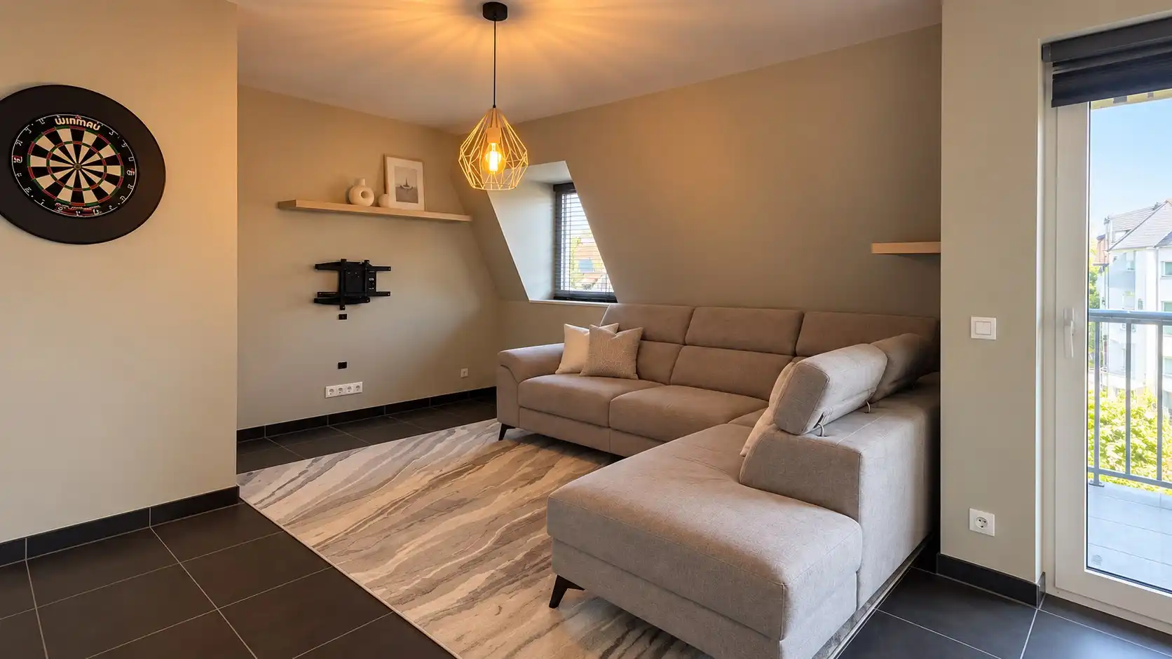 Instapklaar appartement met afzonderlijke garage en terras foto 2