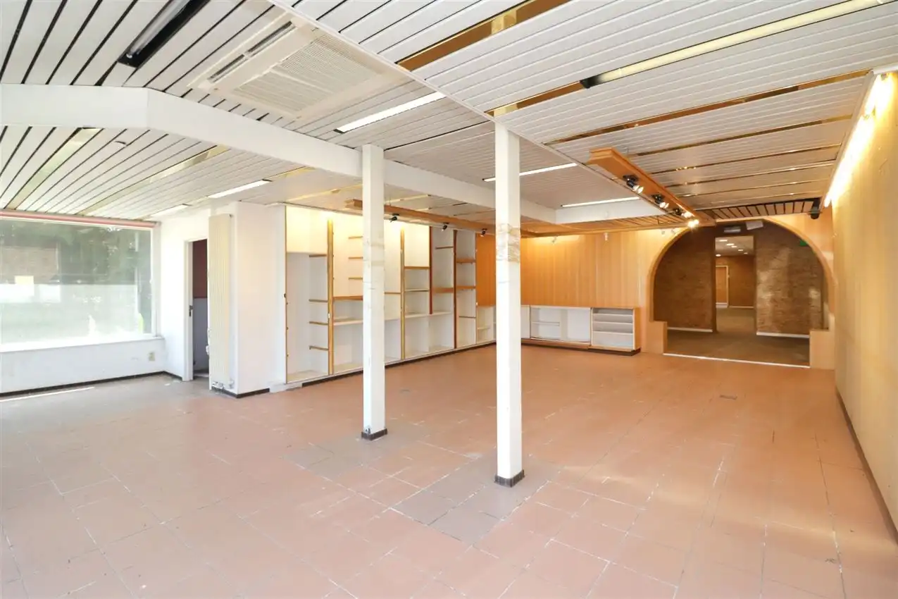 handelszaak met magazijn op zeer zichtbare locatie foto 6