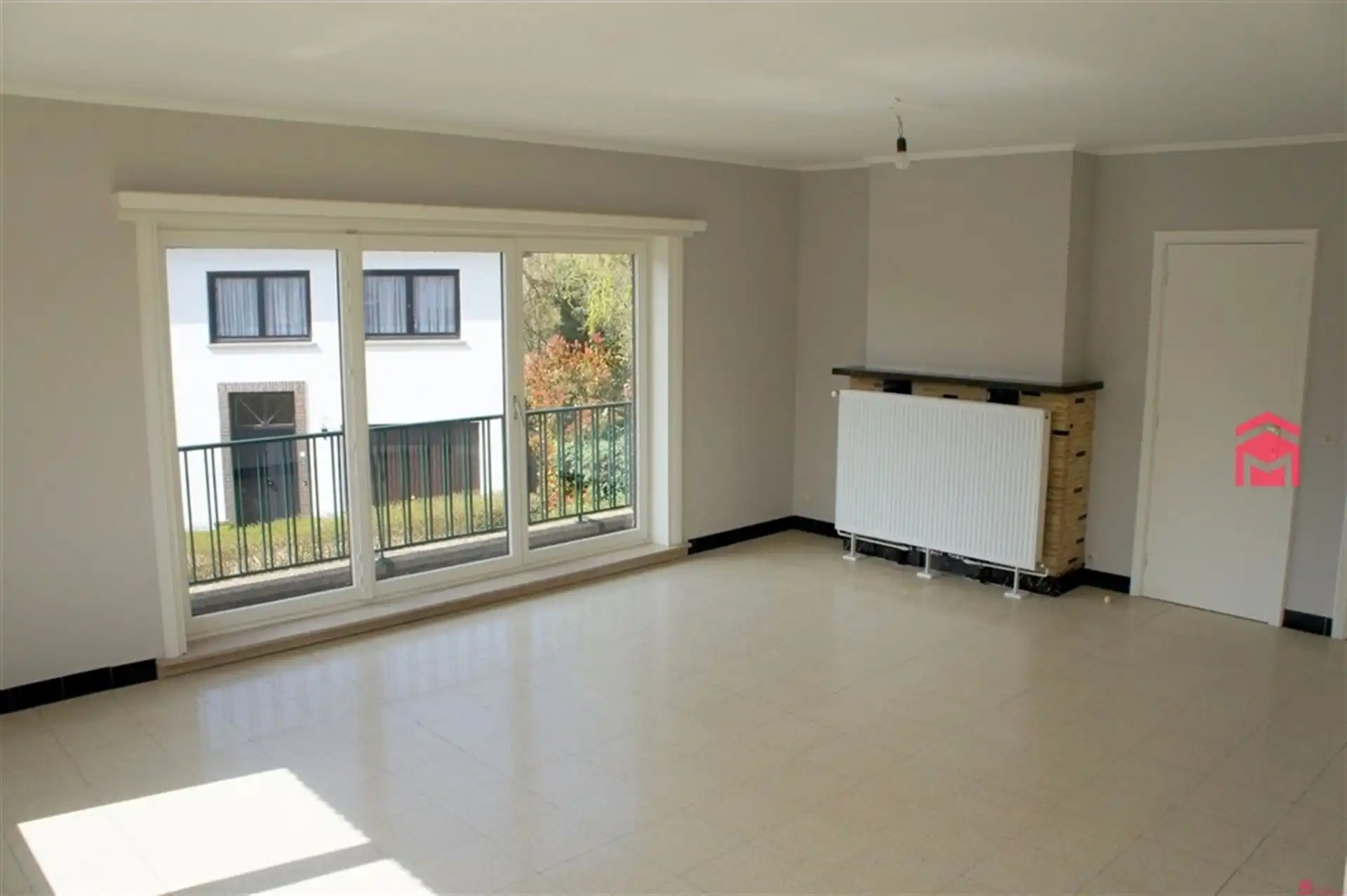 Rustig gelegen appartement met terras en garage foto 2