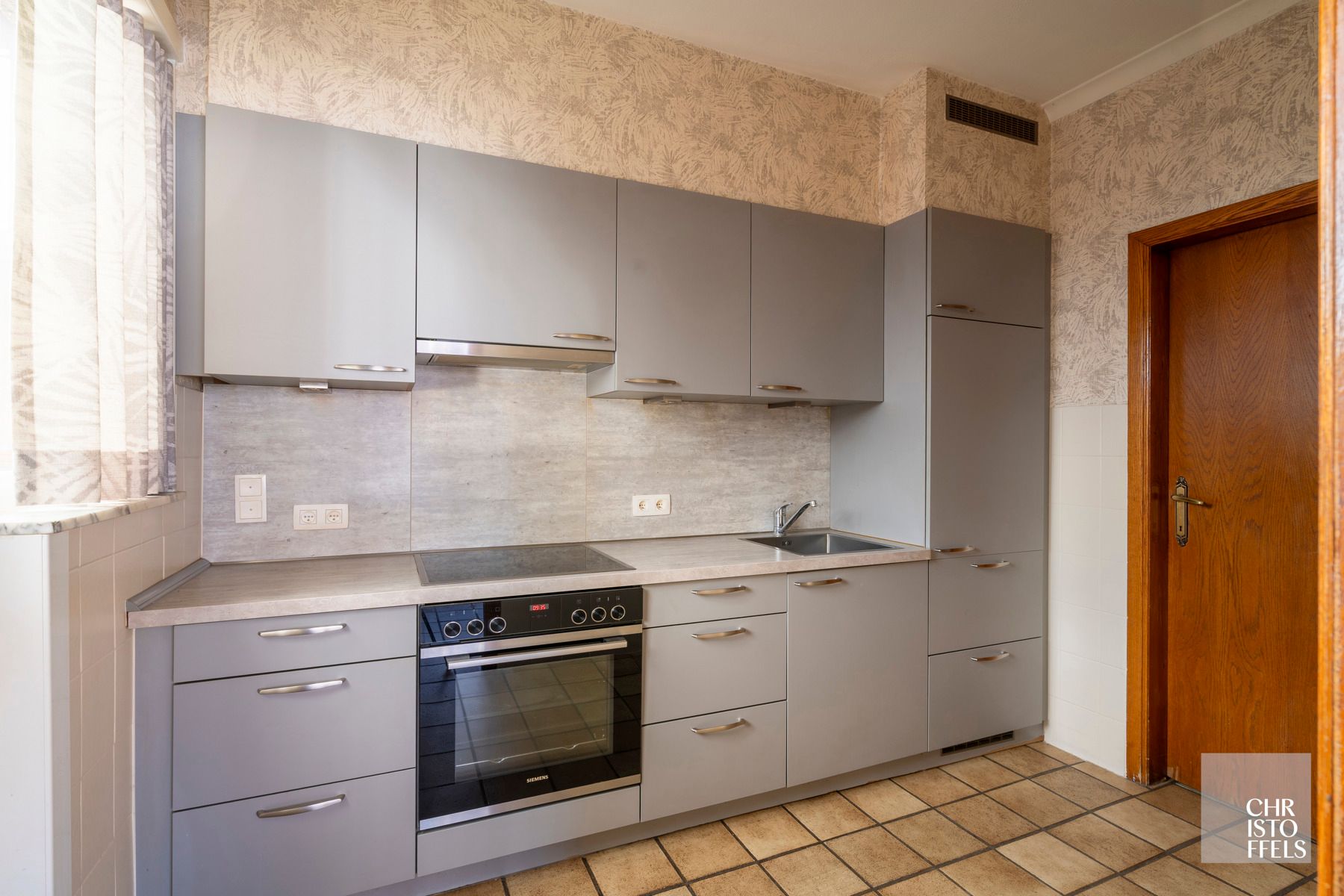 Te renoveren woning (152m²) in een rustige woonomgeving te Lanaken! foto 3