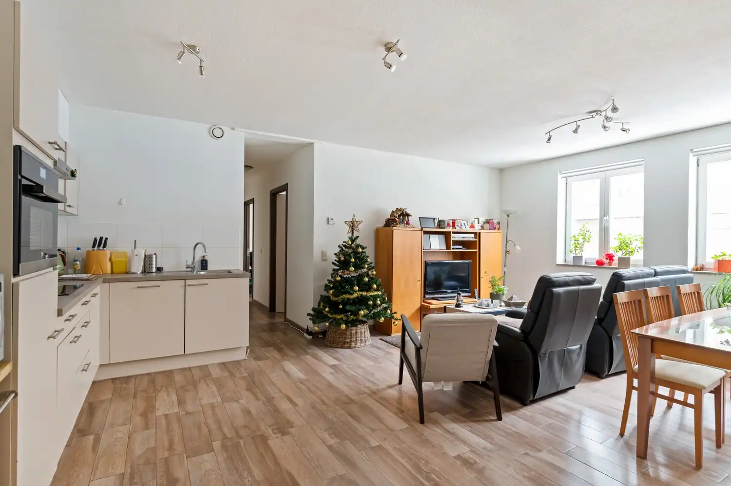 Energiezuinig twee slaapkamer appartement! foto 2