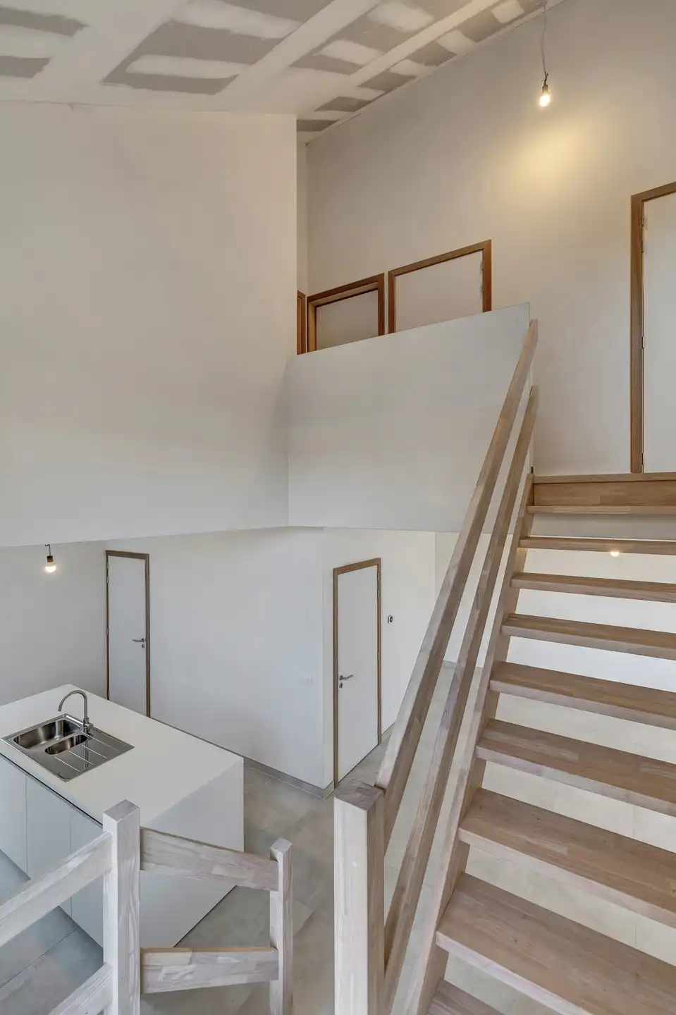Prachtige half open nieuwbouwwoning in uniek woonerf foto 11