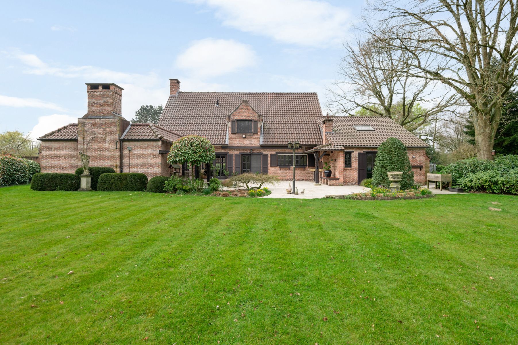 Te renoveren villa met uniek vrij zicht op ca. 2.065m². foto 2
