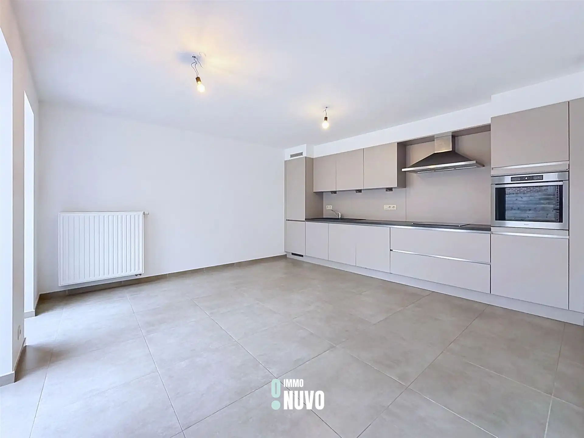 Gezinswoning met 3 slaapkamers, bureau, tuin en garage foto 6