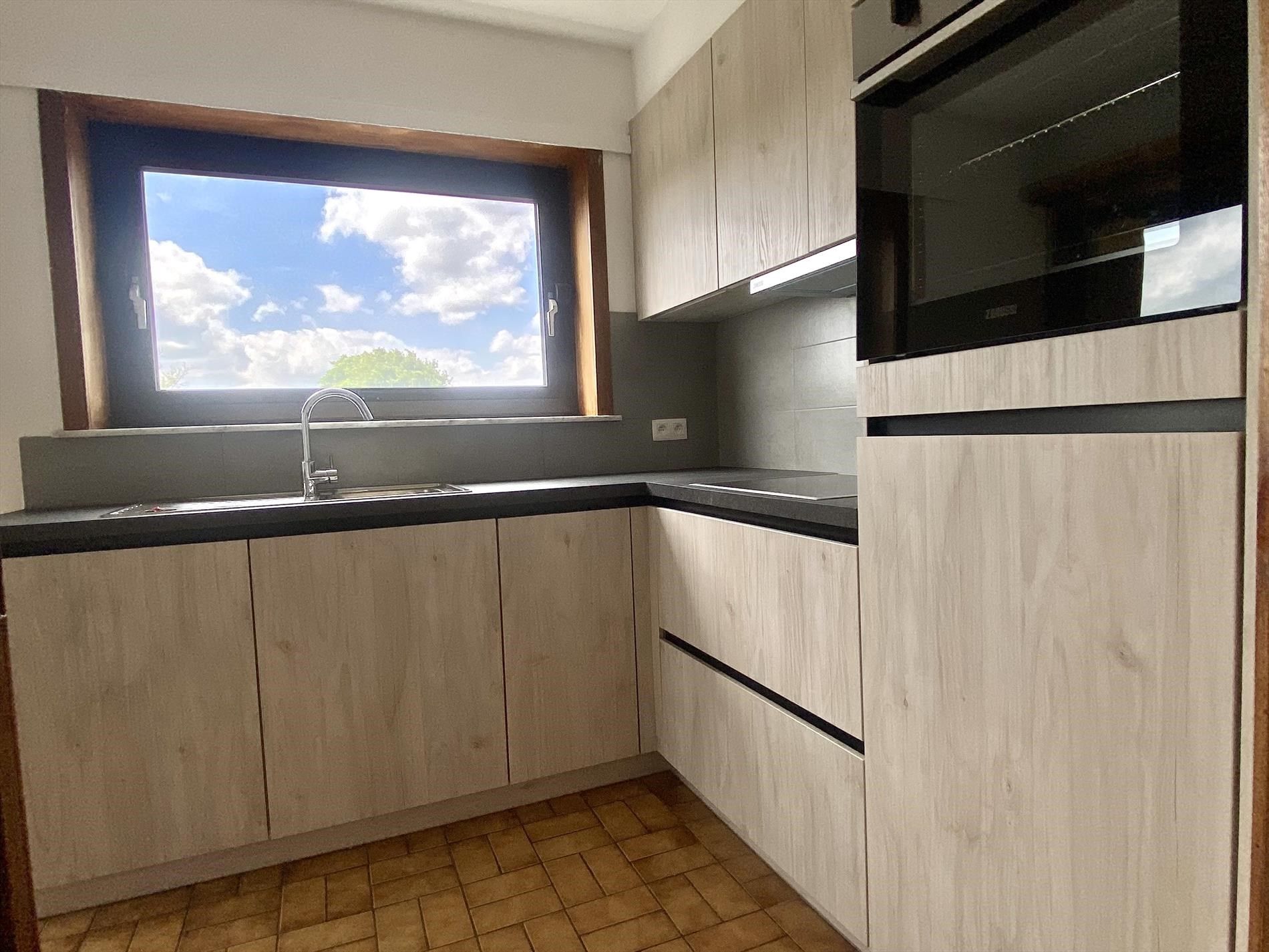Ruim appartement met garage te huur in Harelbeke foto 5