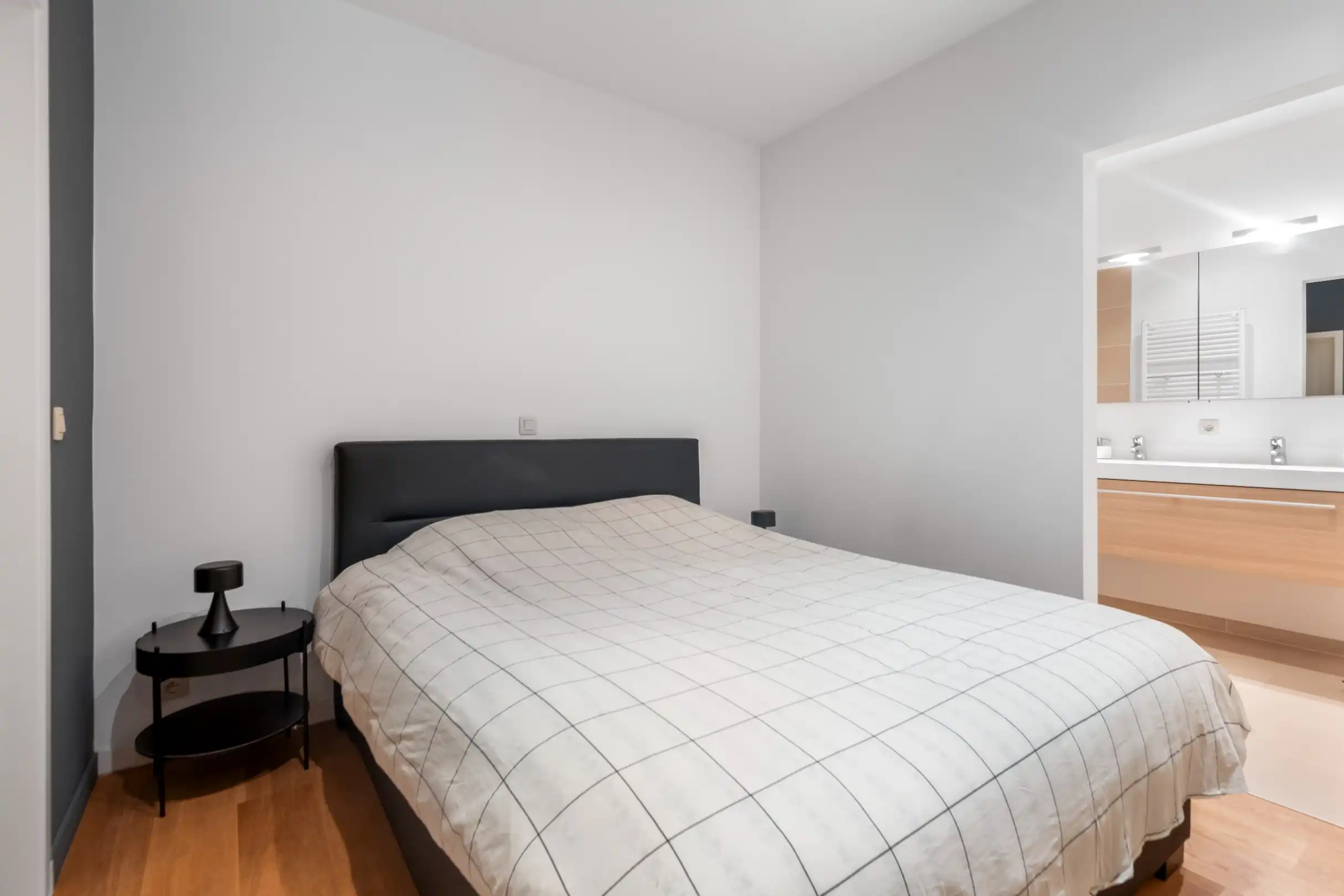 Recent appartement met hoge plafonds gelegen in het centrum van Knokke.  foto 13