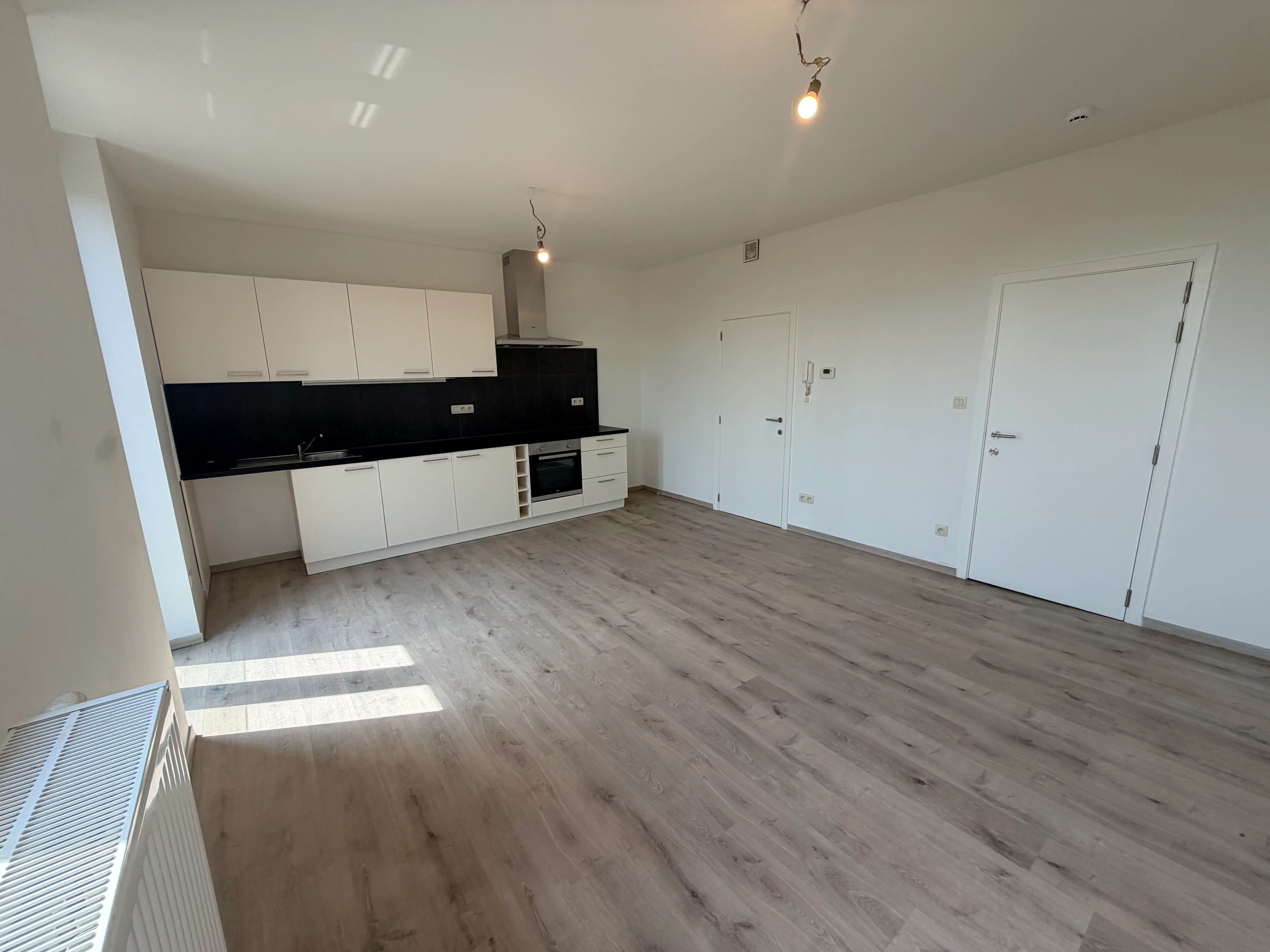 --- NIEUW --- Gerenoveerd en energiezuinig 1-slaapkamerappartement op toplocatie nabij Sint-Pietersstation! foto 3