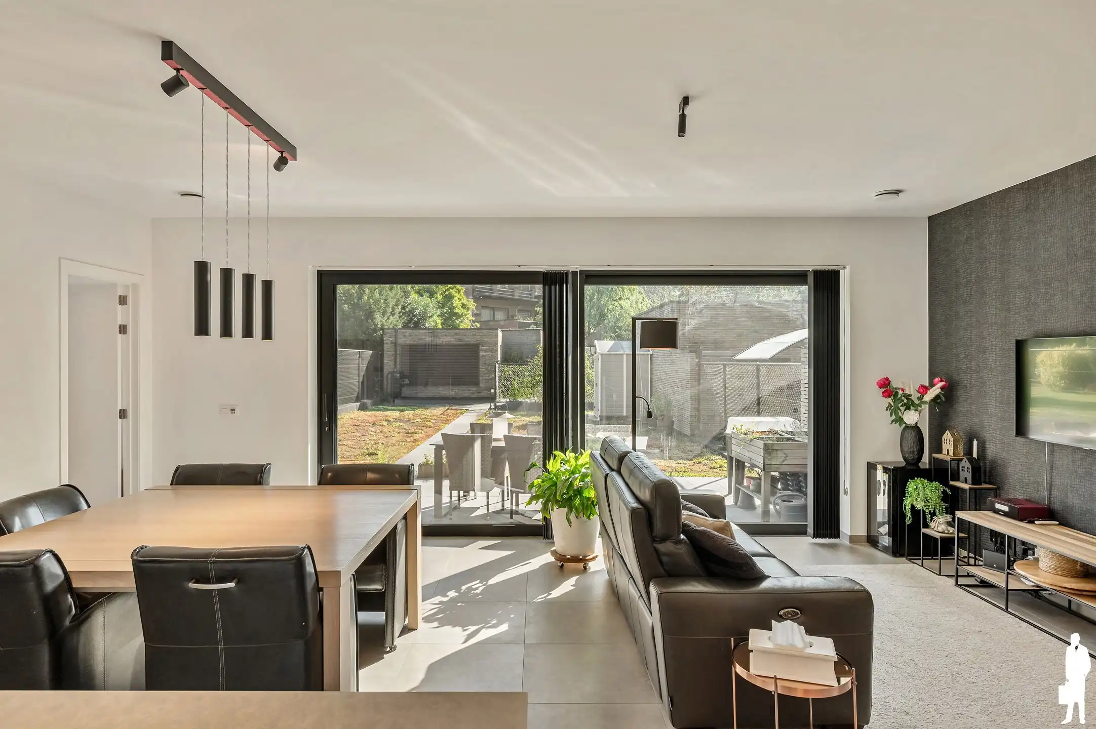 Instapklaar gelijkvloers appartement met tuin, in het centrum! foto 2