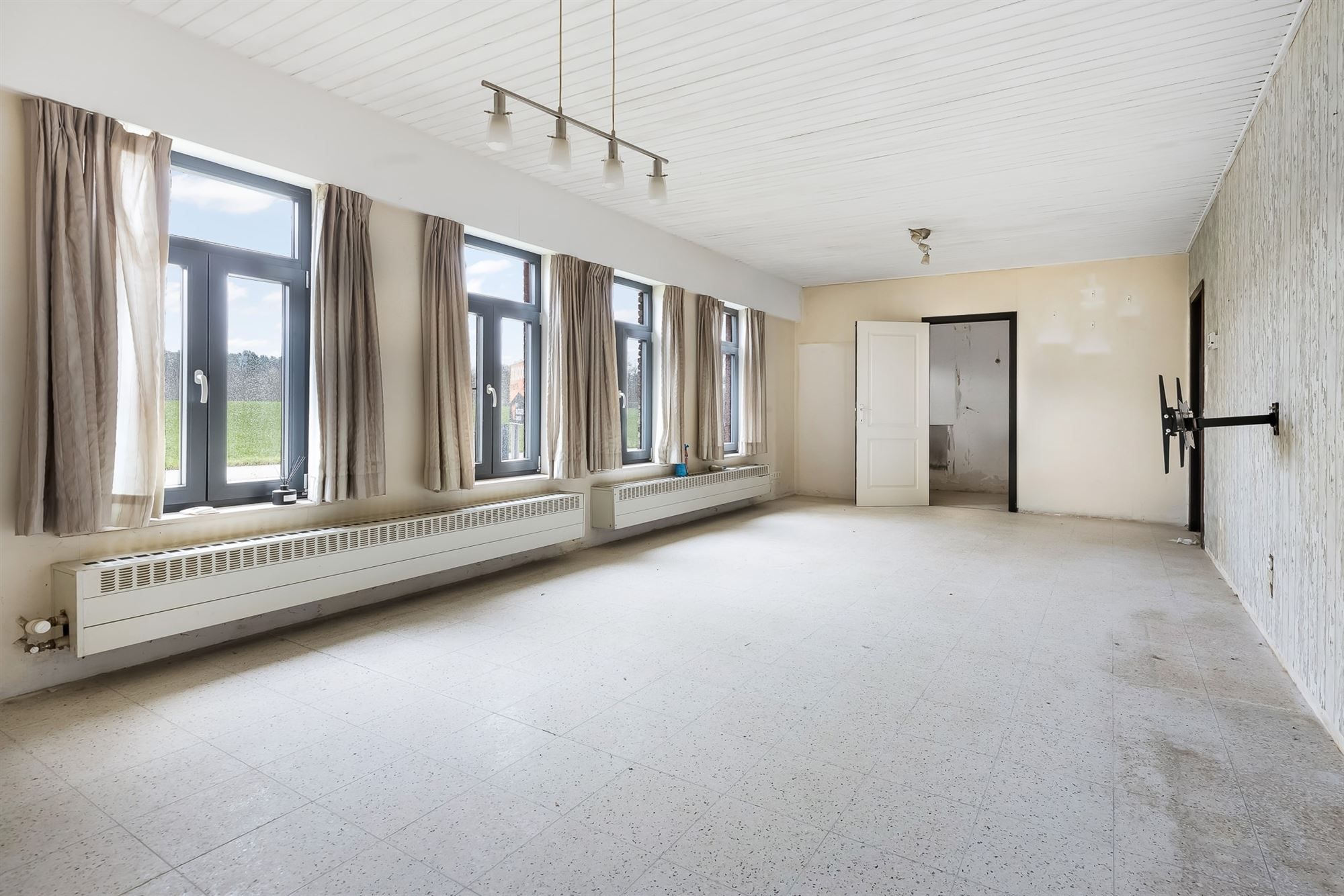FANTASTISCH GELEGEN, DEELS GERENOVEERDEWONING OP 1817M2! foto 15