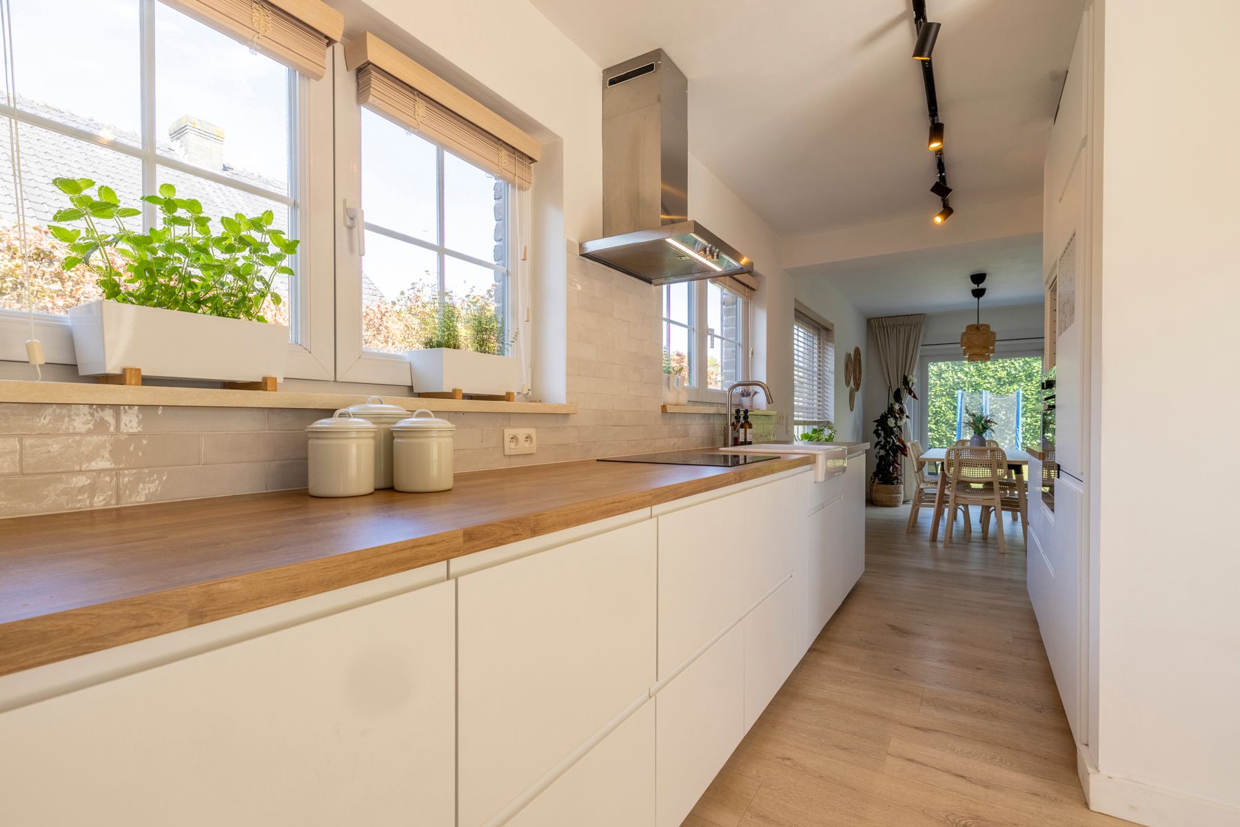 Woning met 3 slaapkamers, tuin en garage te koop! foto 13