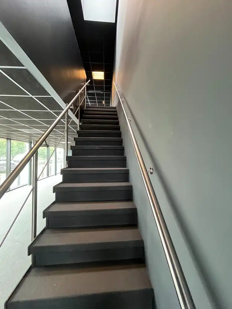 217m² kantoren + 696m² bedrijfshal foto 10