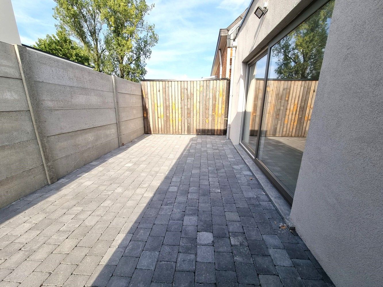 Totaal gerenoveerde woning met garage bijgebouw, ideaal voor een jong koppel of gezin. foto 16