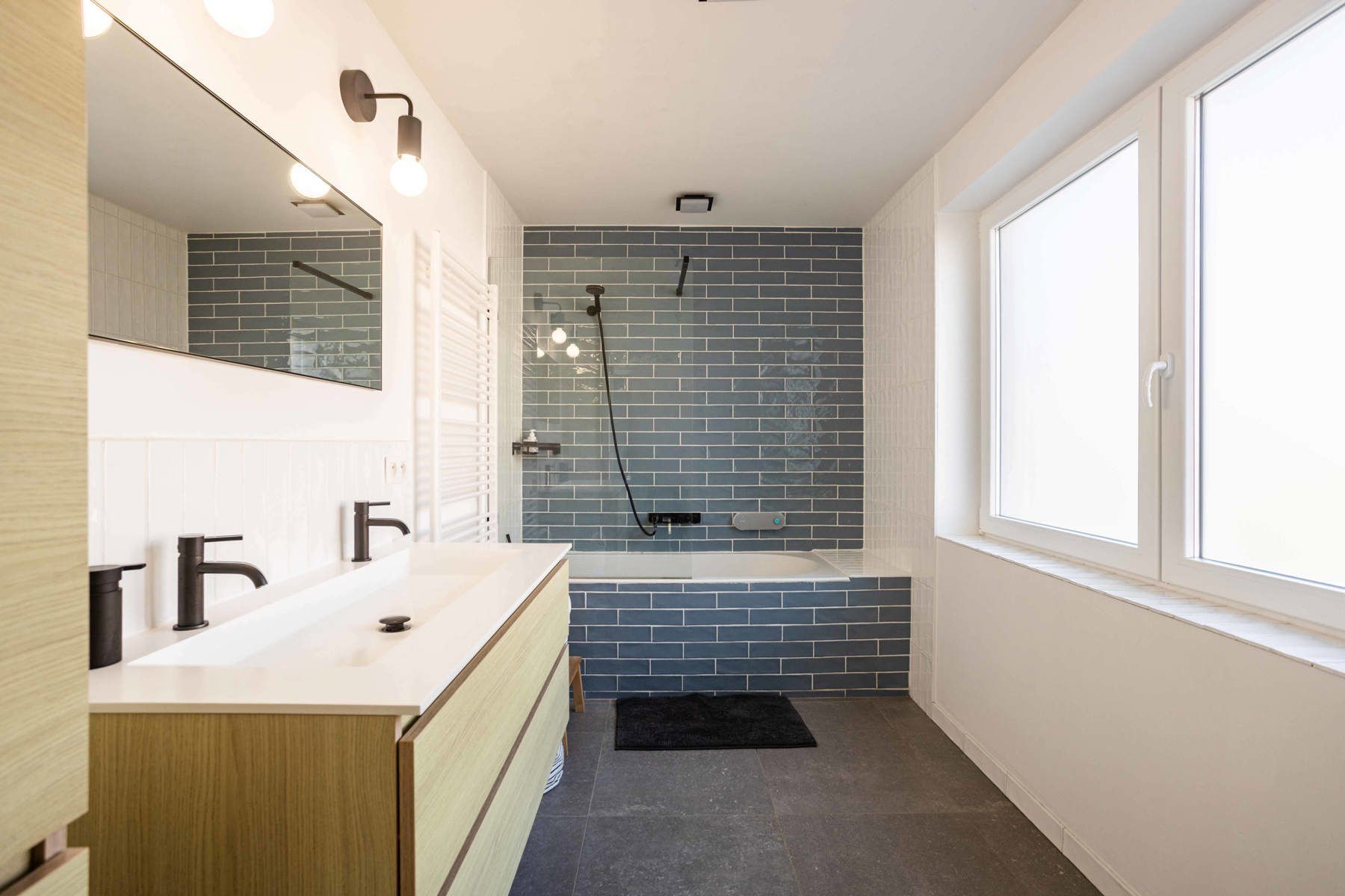 Veelzijdige (dubbele) woning met loods op ruim perceel foto 11