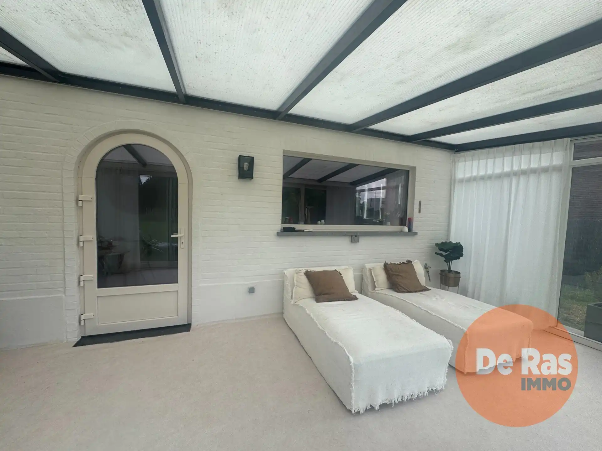 HERZELE- Gerenoveerde villa in een groen kader nabij centrum foto 17