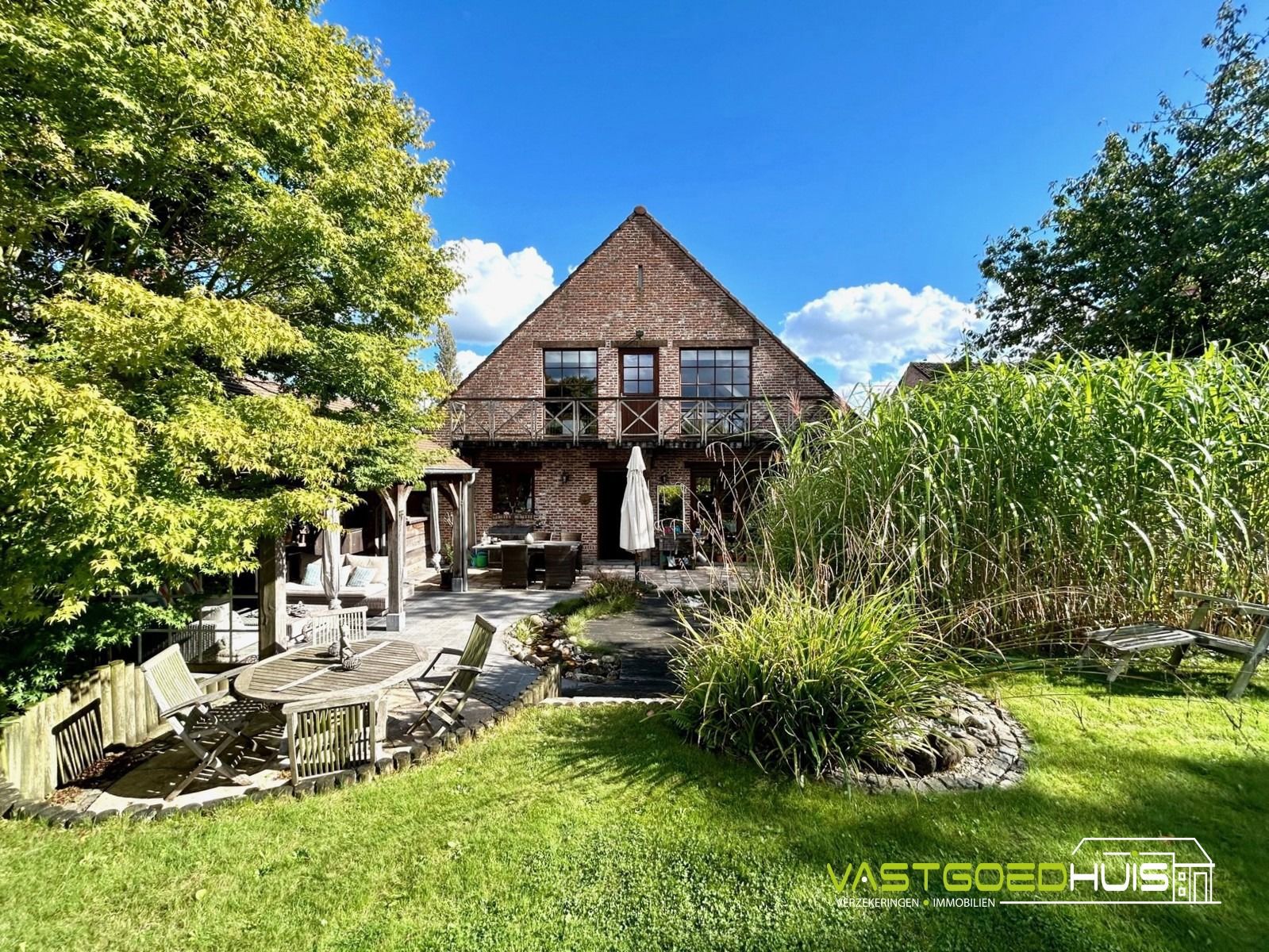 Prachtige villa in landelijke stijl foto 2
