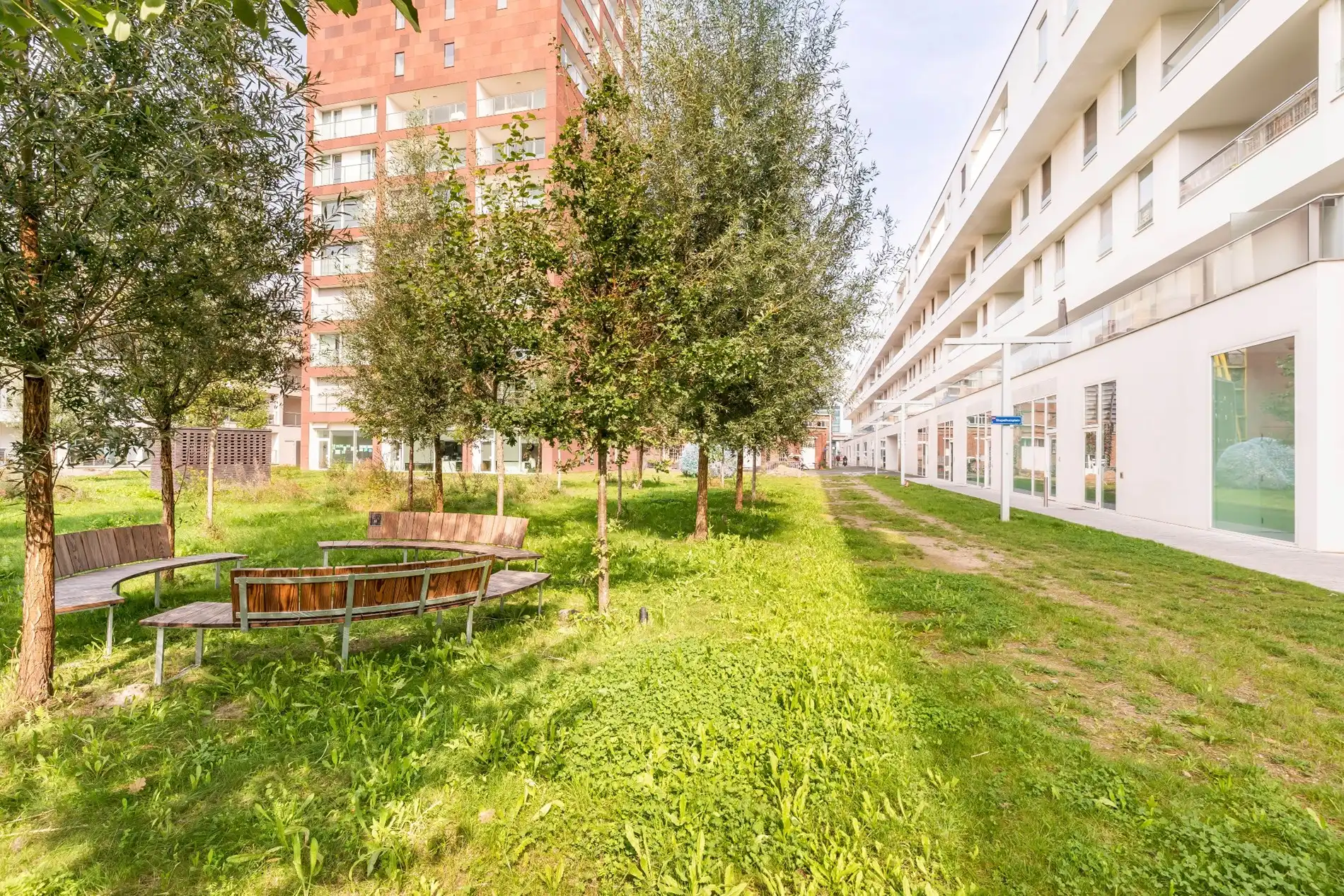 Prachtig afgewerkt en bemeubeld appartement met terras foto 14