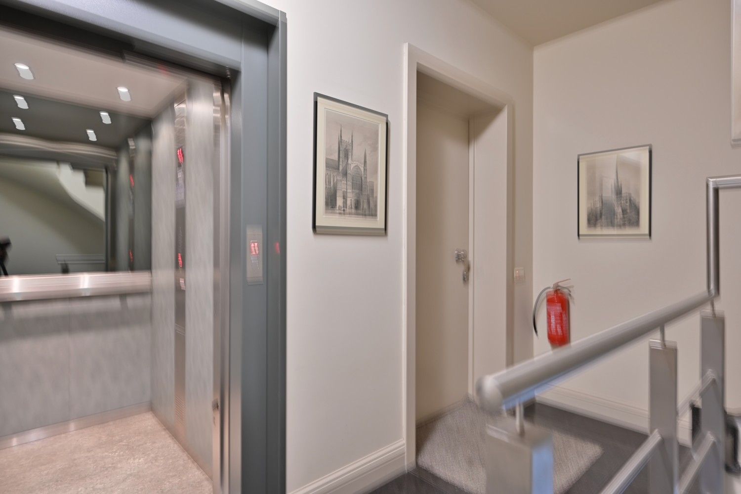 Luxe en comfortabel wonen (256 m2) op toplocatie in centrum Maaseik (EPC: A-label) foto 3