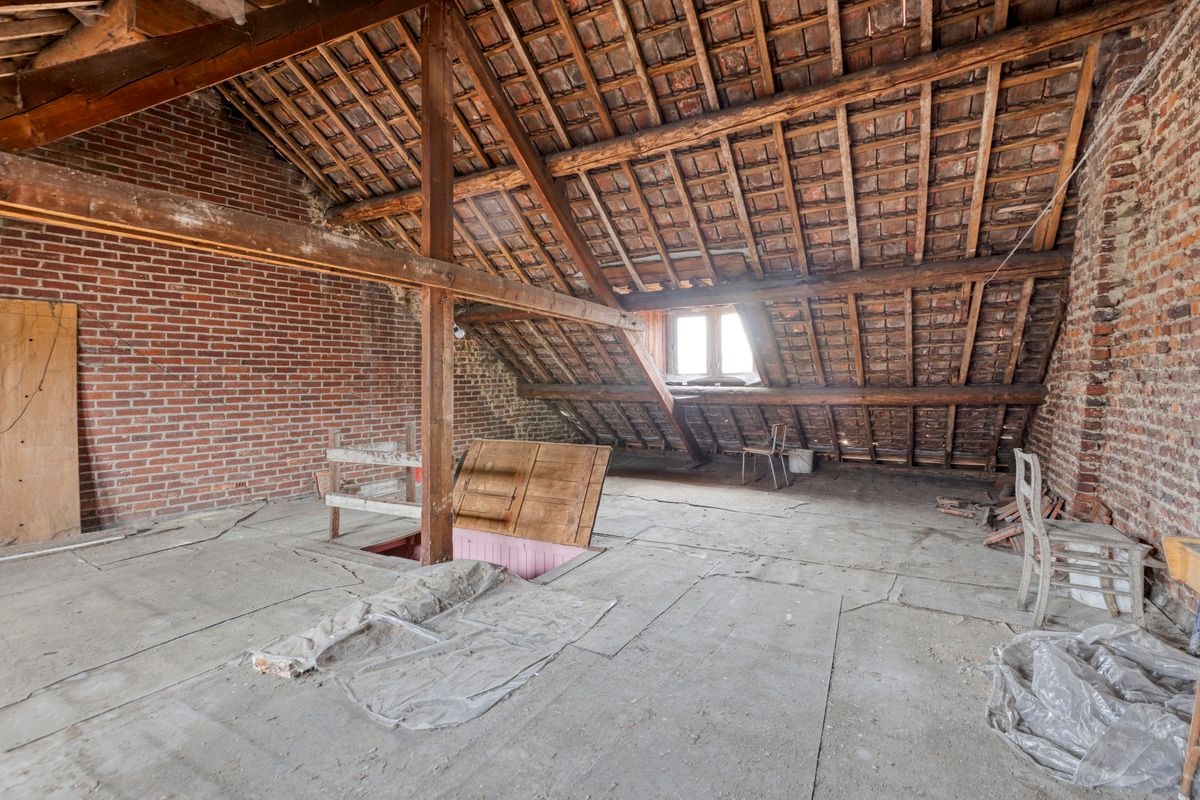 Te renoveren rijwoning in hartje Bilzen foto 22