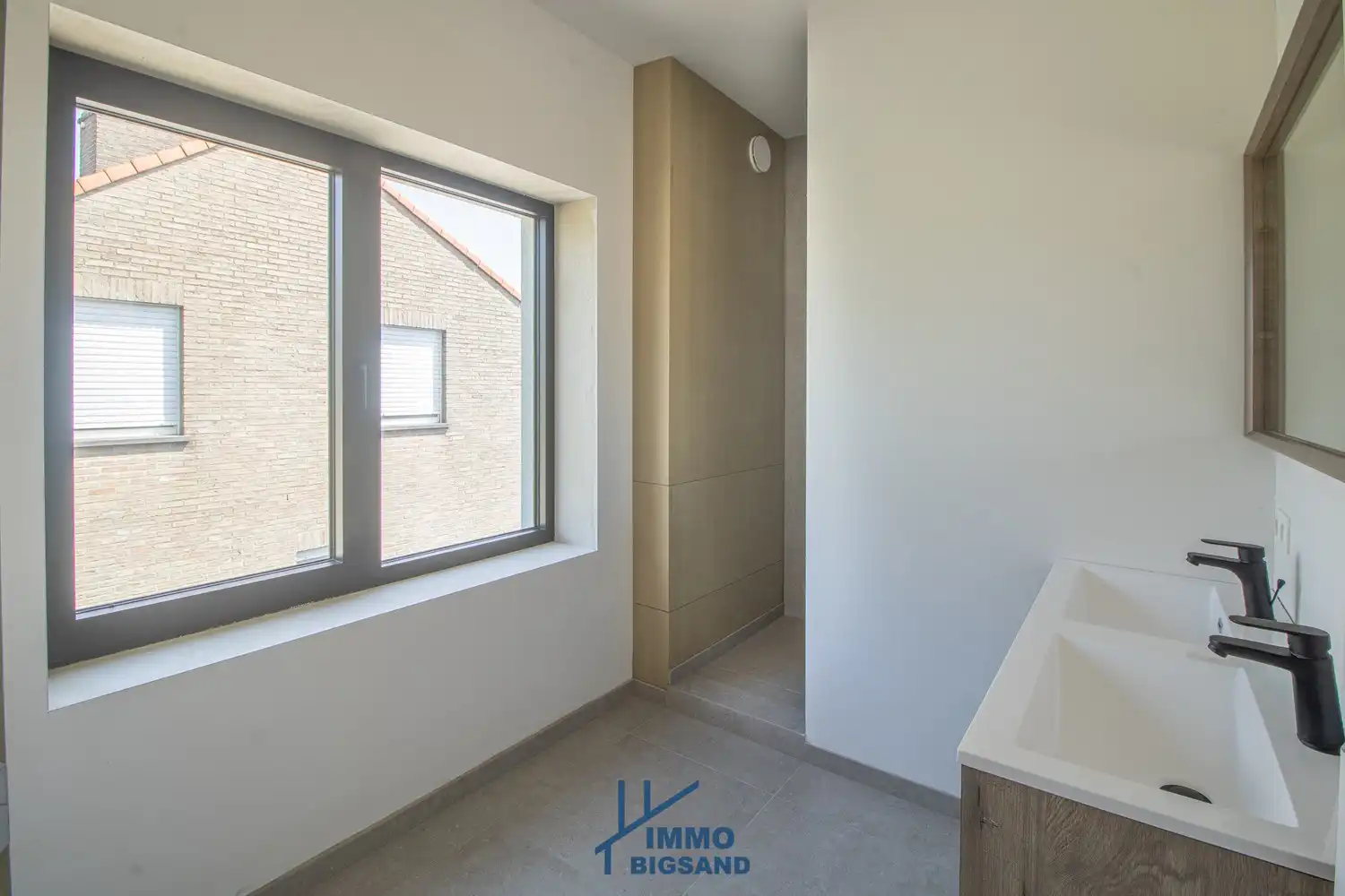 Volledig vernieuwde woning met gloednieuwe aanbouw met 3 slaapkamers, diepe oprit en tuin foto 11