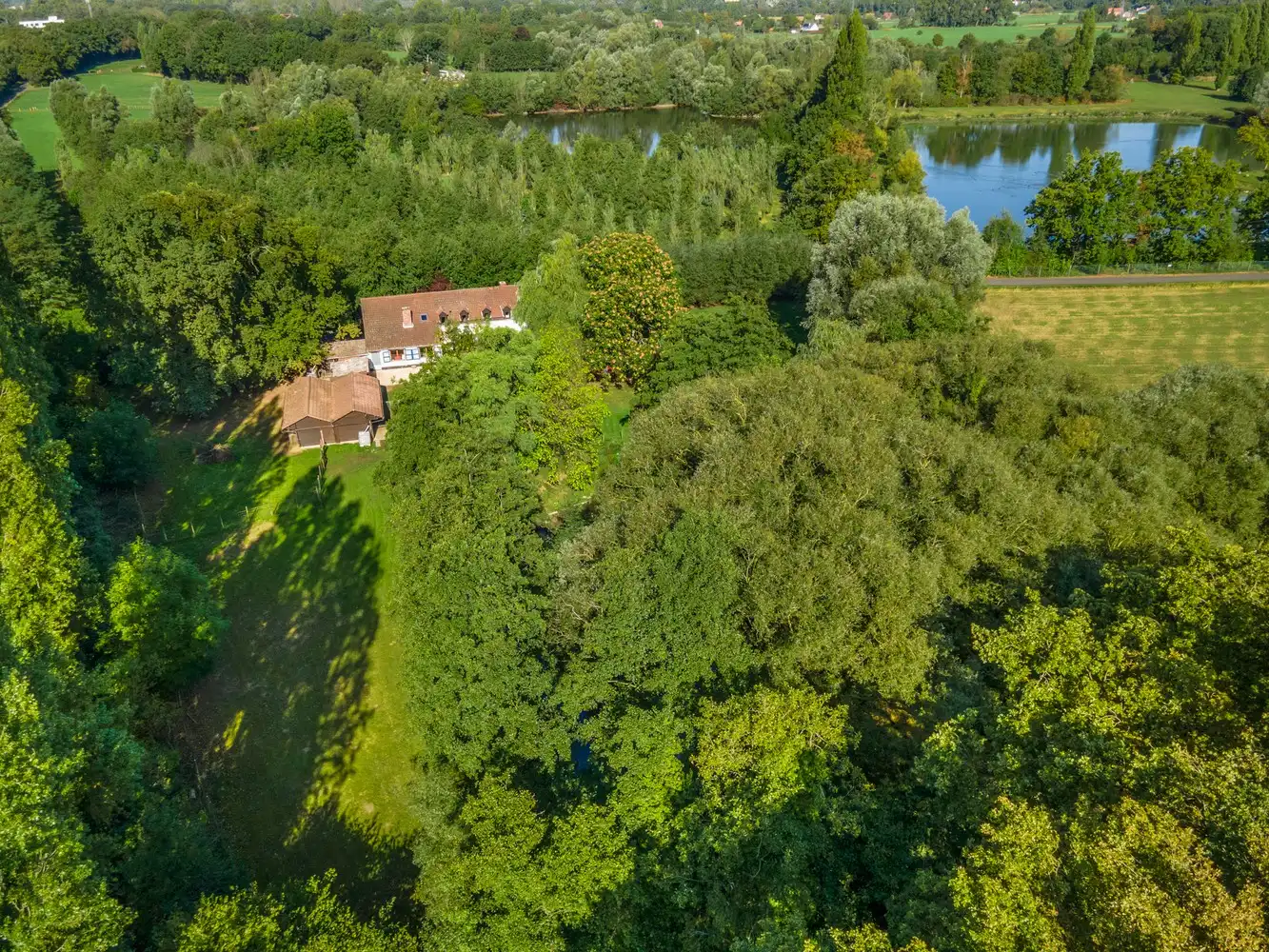 Charmante hoeve in een oase van groen foto 38
