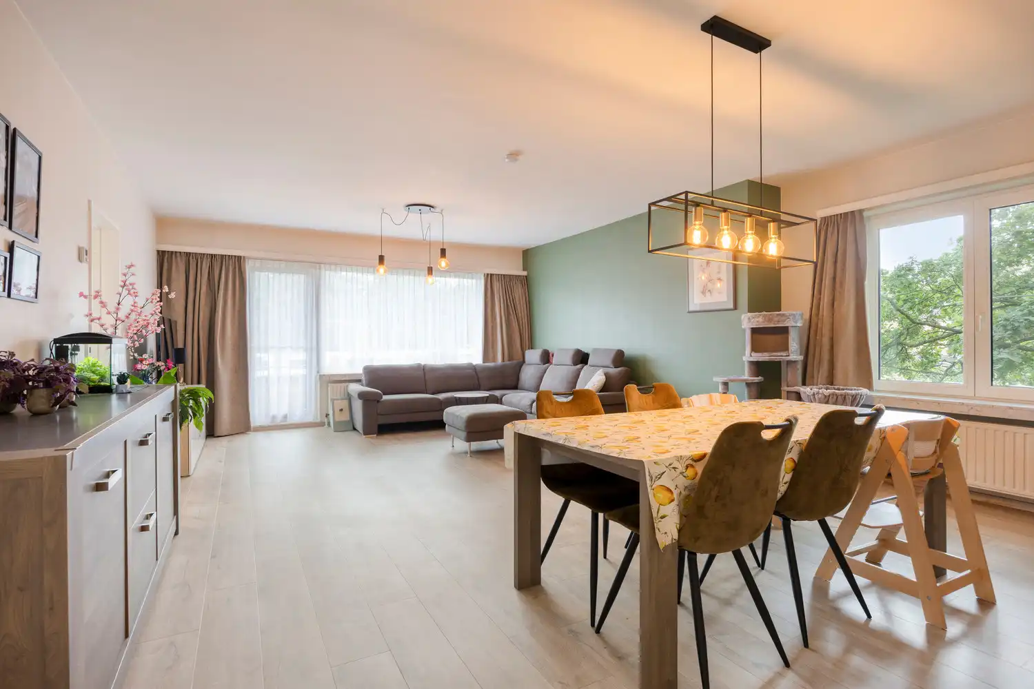Lichtrijk en ruim 3 slaapkamer appartement met garage! foto 7