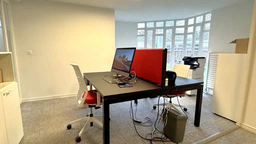 Instapklaar kantoor te huur vlakbij R4 en E40 in Drongen foto 3