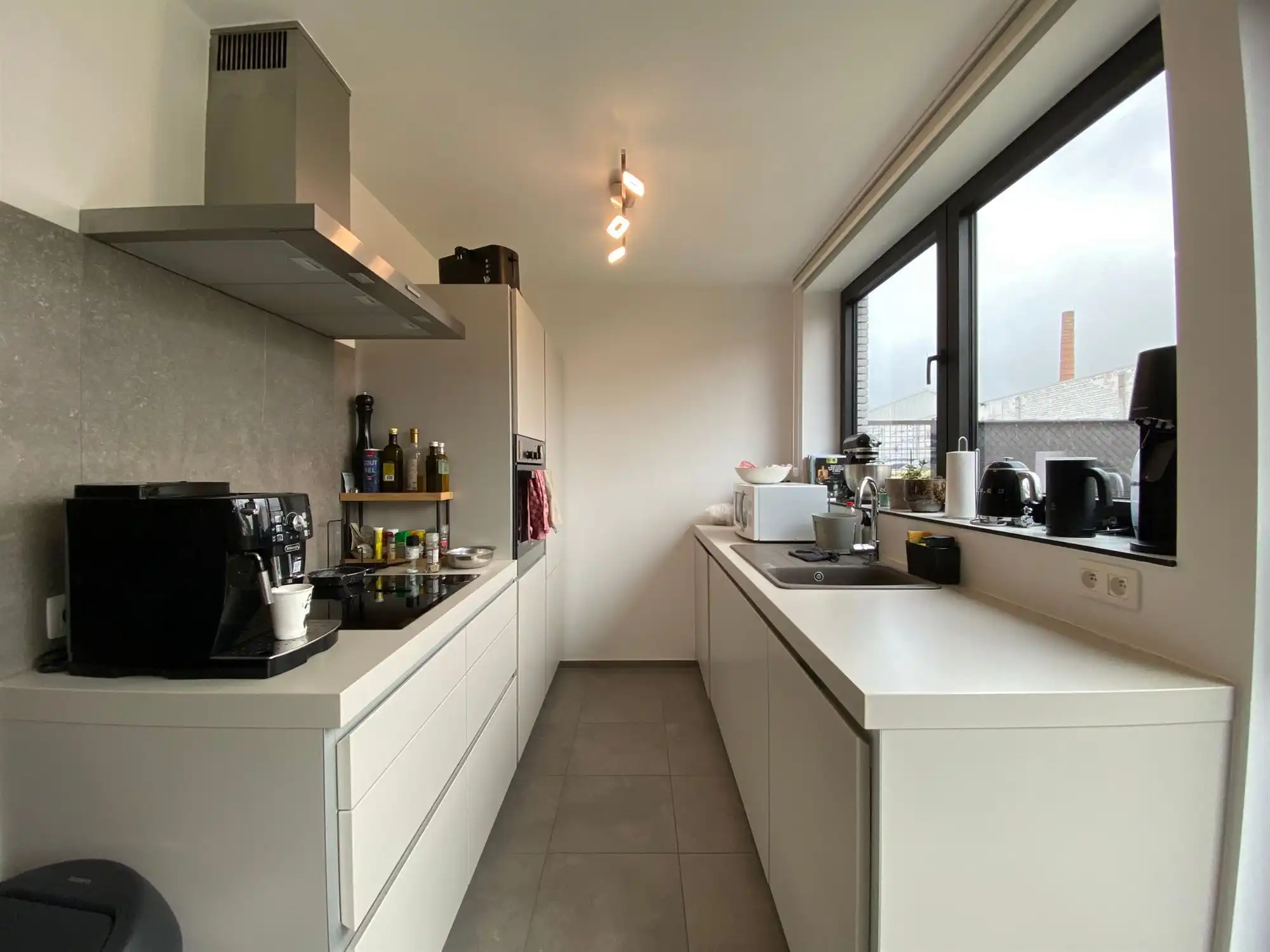 Knap en energiezuinig gelijkvloers appartement met 2-slpk, aangename tuin en een autostaanplaats foto 6