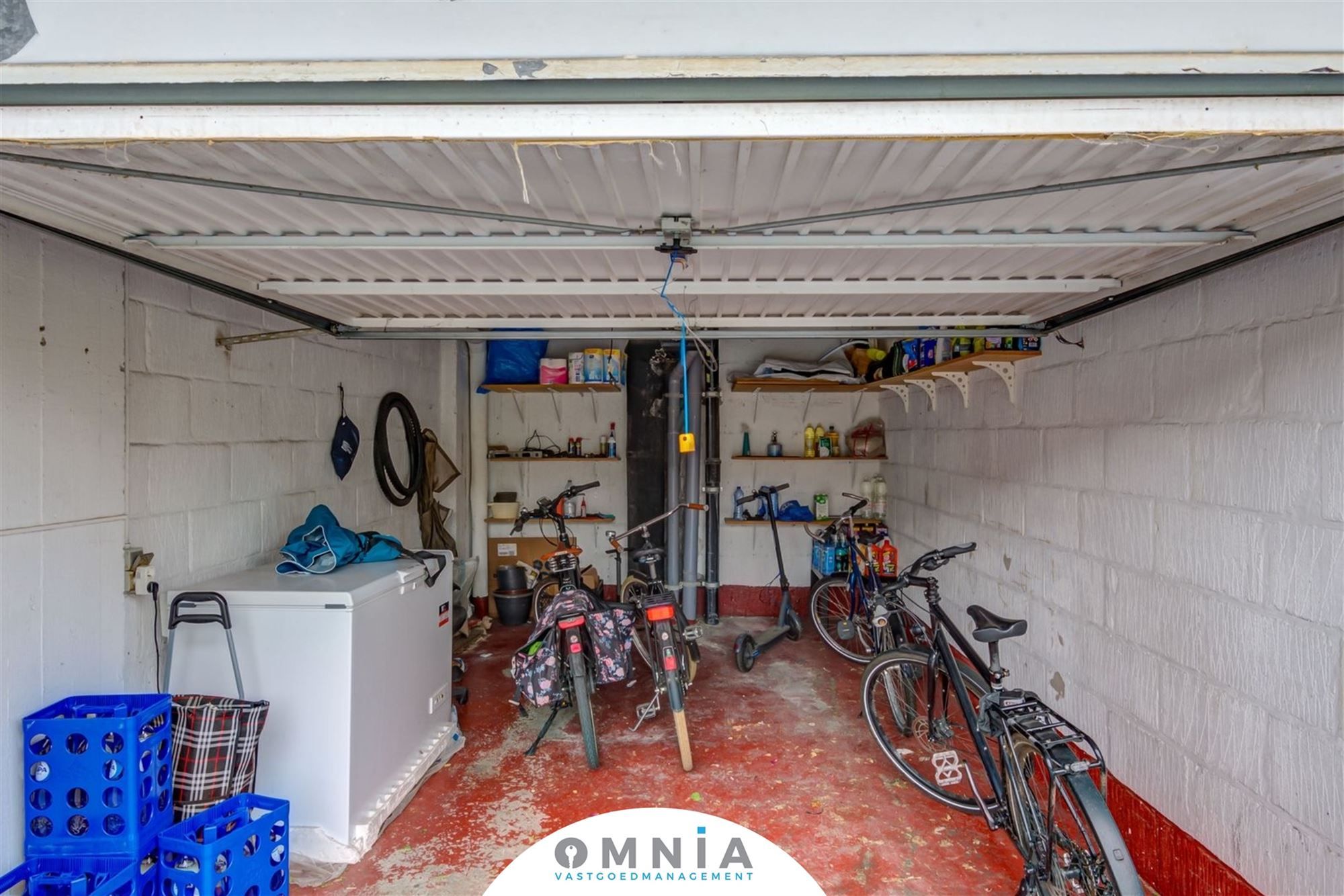 Garagebox met sectionaalpoort foto 3