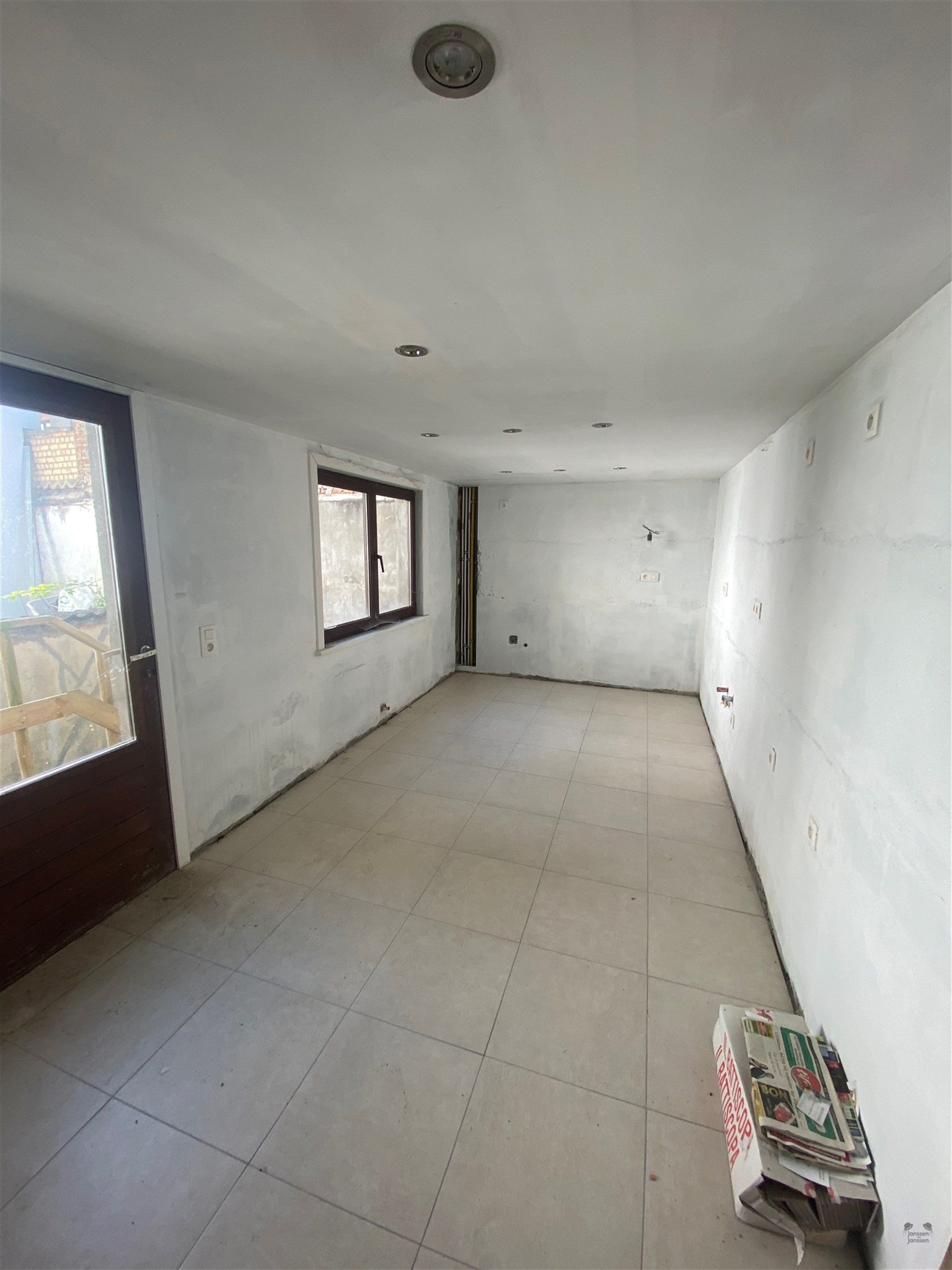 Ruime woning met 5 slaapkamers te Oostende foto 8