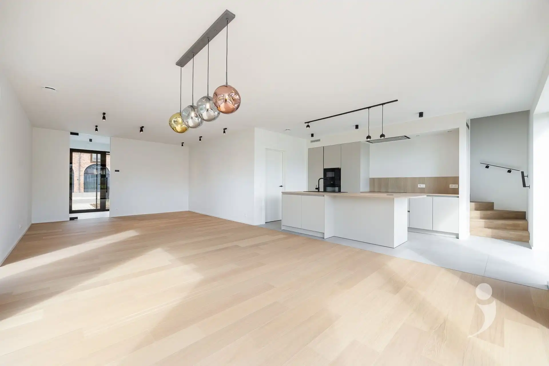 Nieuwbouwwoning met 4 slaapkamers en twee badkamers! foto 8