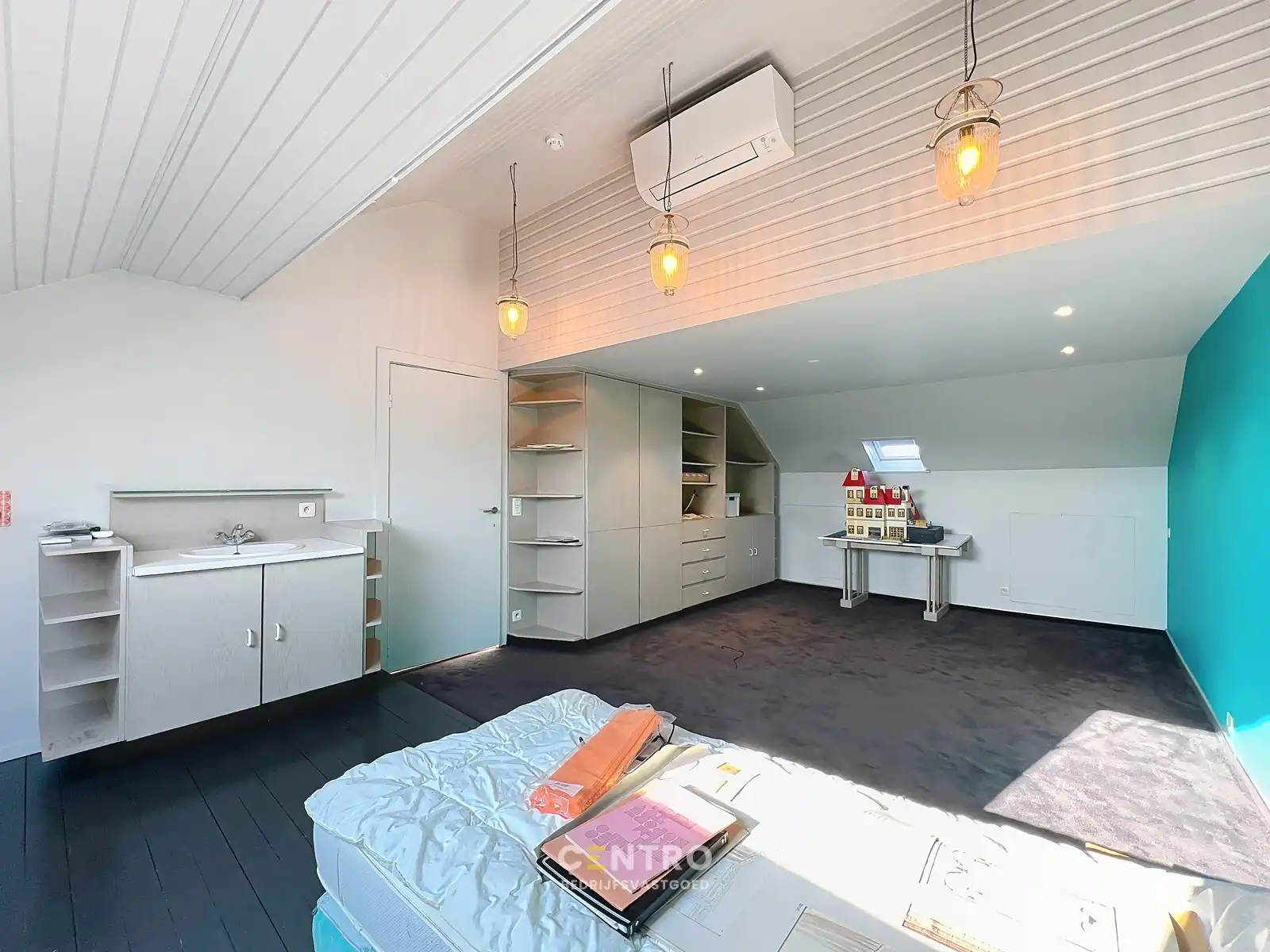 Luxueuze woning (4 slpks) + ruime showroom (of winkel, praktijkruimte, diensten, vrij beroep,...) met kantoor te Hooglede! foto 33