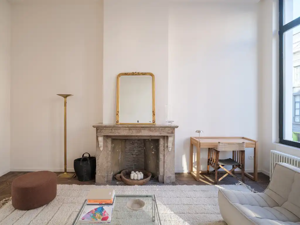 Gerenoveerd tweeslaapkamerappartement met zonnig terras in een voormalige herenwoning, nabij het historisch centrum van Gent. foto 6