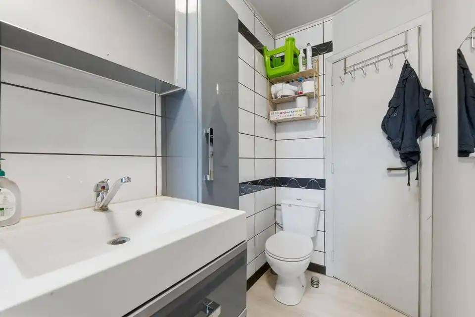 ENERGIEZUINIGE GEZINSWONING MET 3 SLKS, TERRAS EN TUIN IN TONGEREN foto 18