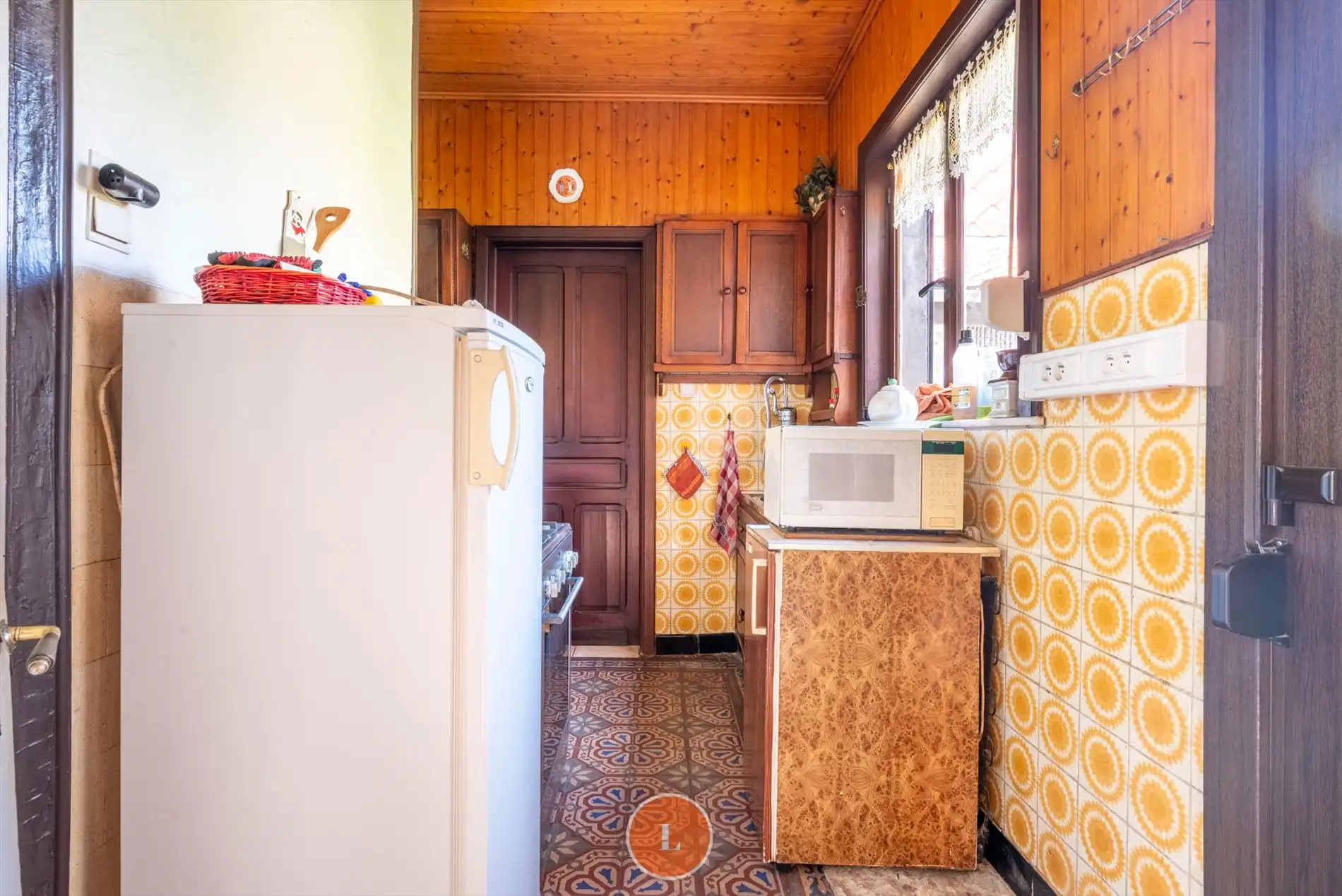 Karaktervolle woning met 4 slaapkamers en garage te koop in Menen. foto 7