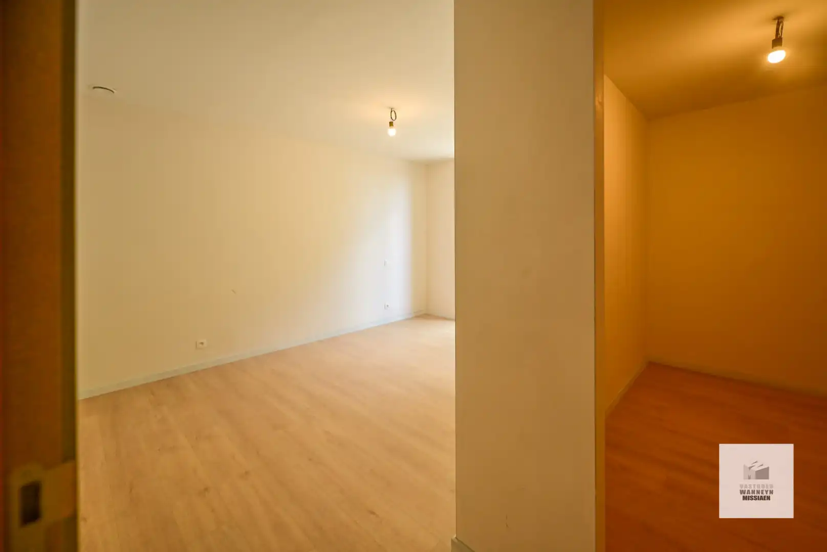 Moderne energiezuinige halfopen woning met 3 slaapkamers, tuin en carport foto 9