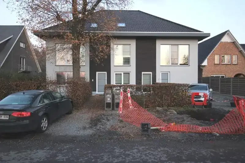 Gelijkvloers tweeslaapkamer-appartement te Wondelgem. foto 2