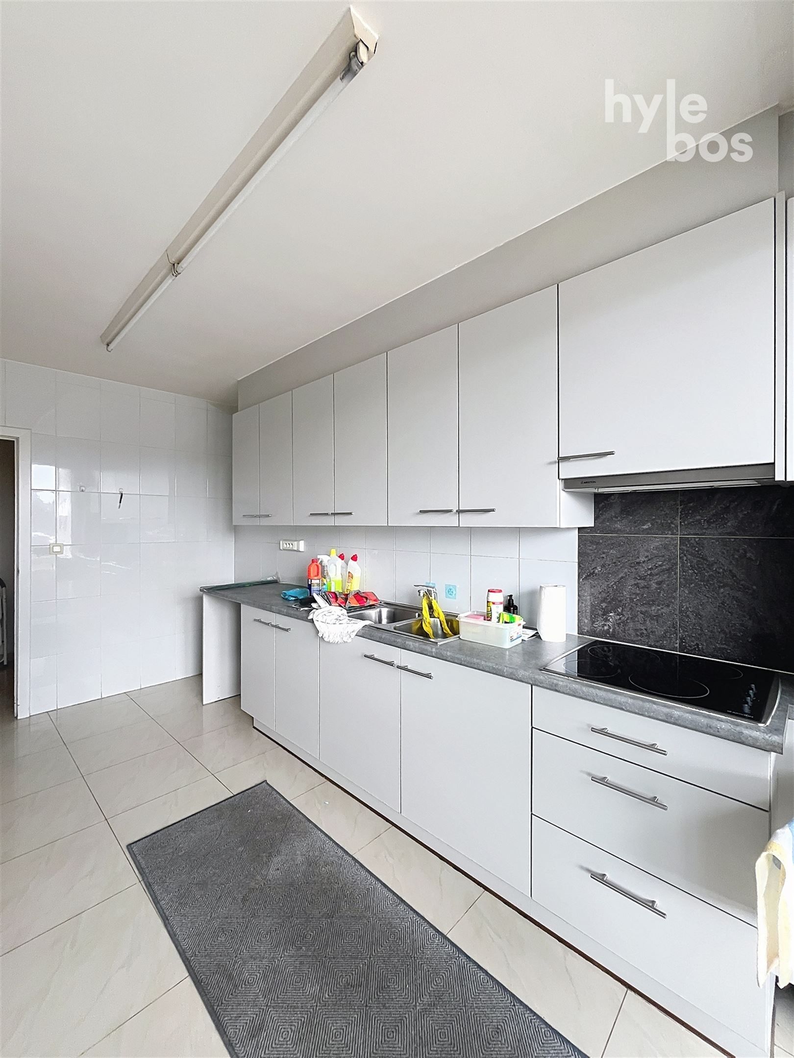 Centraal gelegen, lichtrijk 3 slaapkamer appartement  foto 6