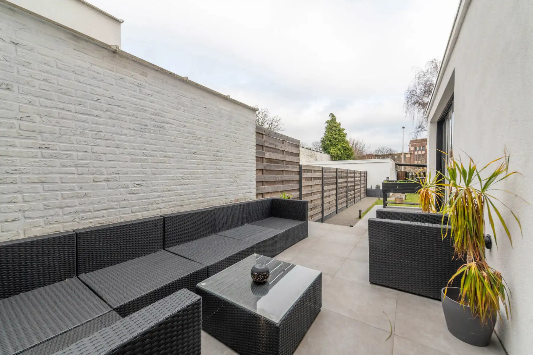 Instapklare, ruime gezinswoning met 5 slaapkamers en praktijkruimte te Boom. foto 7