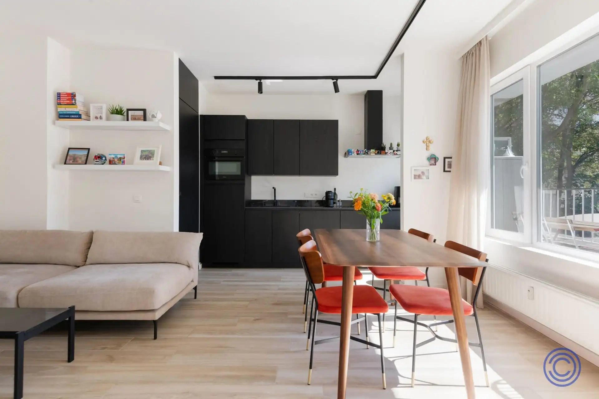Cosy appartement met groot, zonnig terras middenin de stad! foto 2