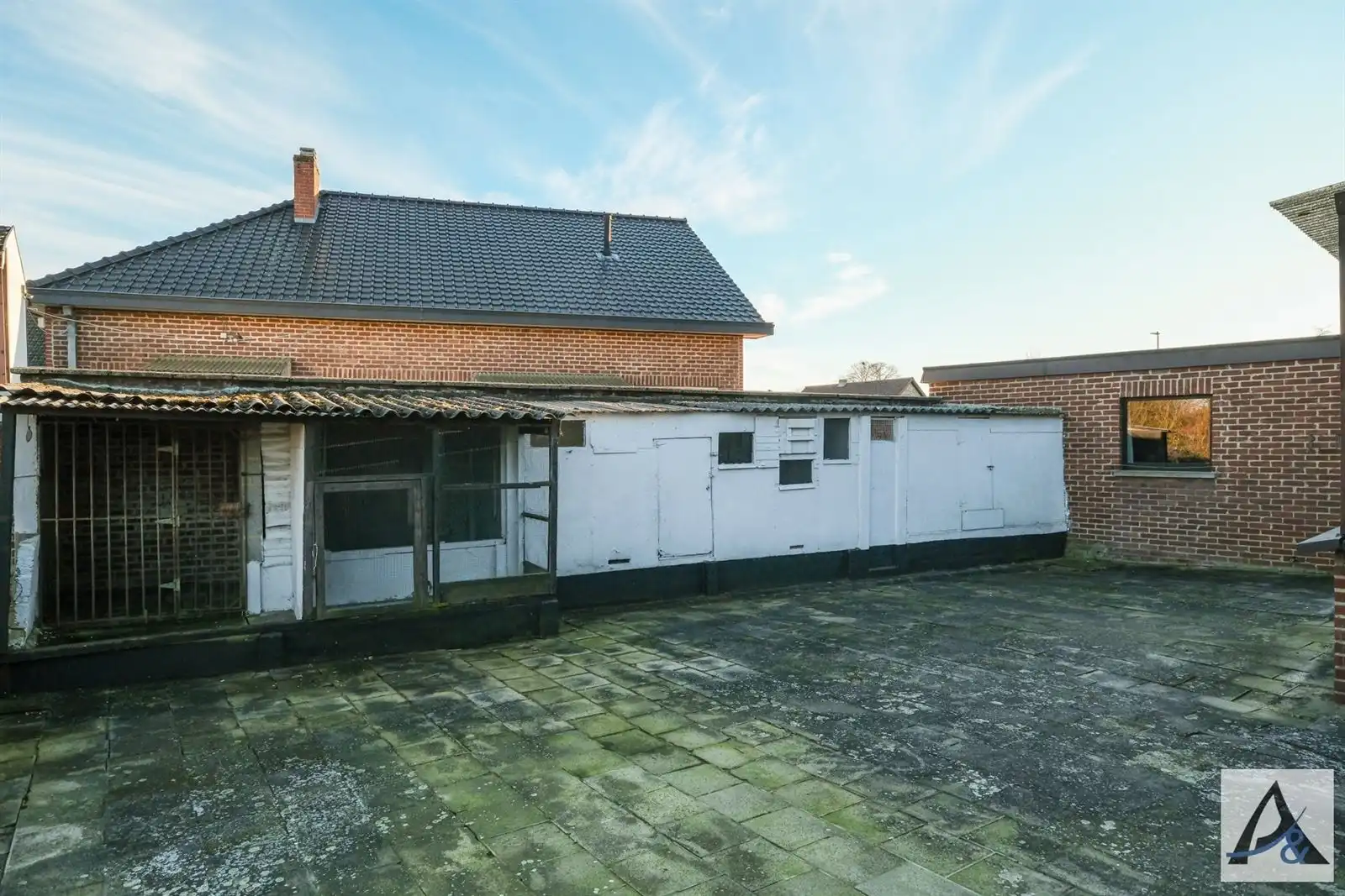 Te renoveren woning met potentieel in rustige buurt foto 28