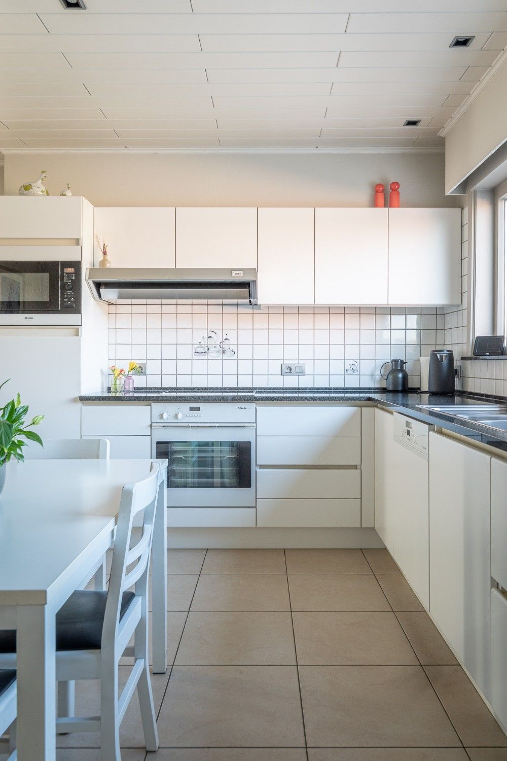 Rustig gelegen, ruime woning met magazijn foto 9