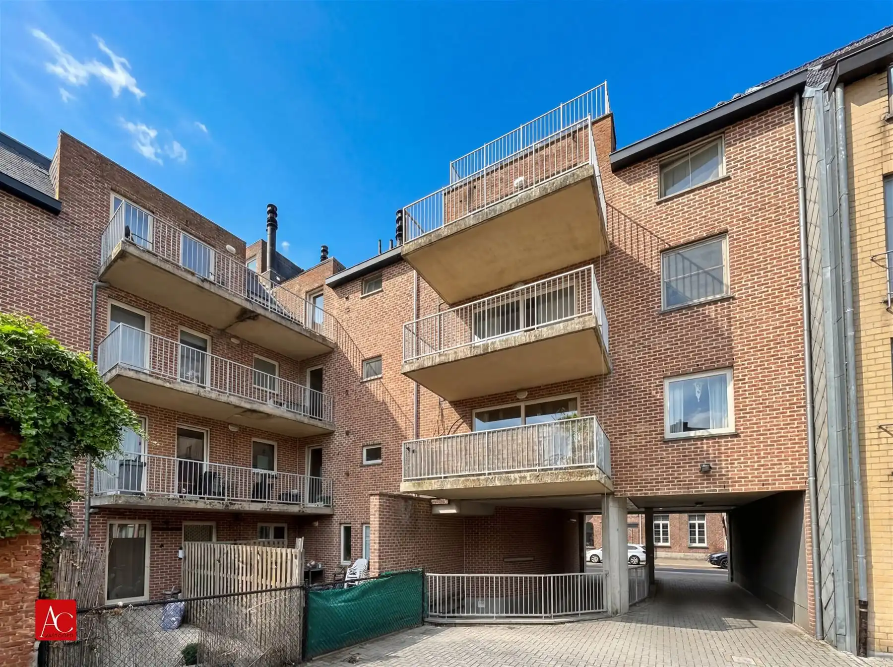Appartementsgebouw met 12 entiteiten  foto 4