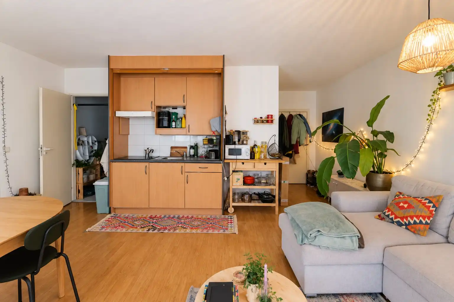 Appartement met ruim terras en uitzicht op de Karmelietenkerk foto 7