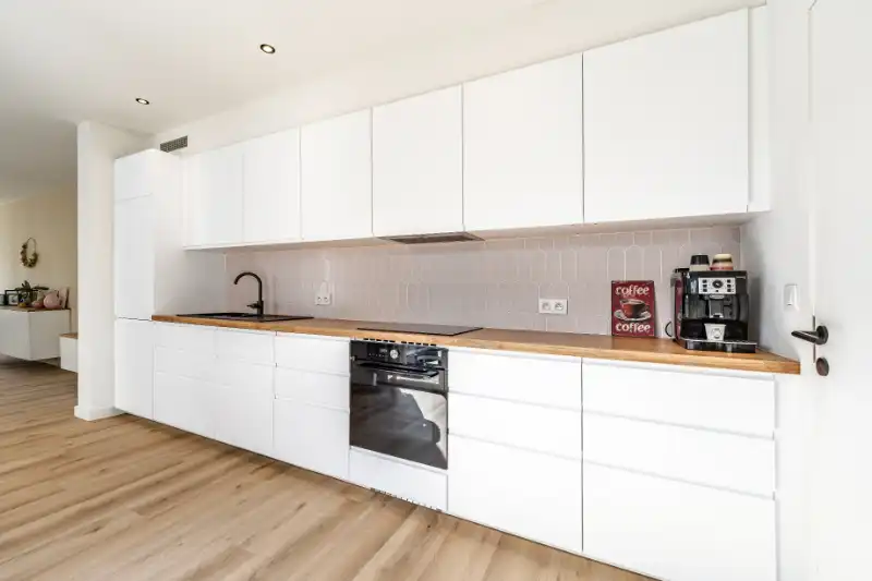 Knap gerenoveerde instapklare HOB op 445m² aan de stadsrand foto 9