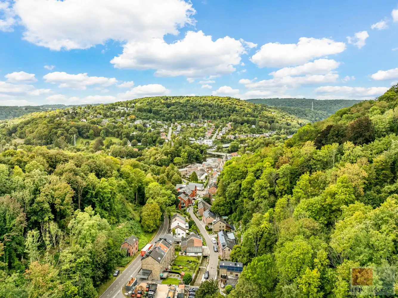 Uitzonderlijke boswoning foto 30
