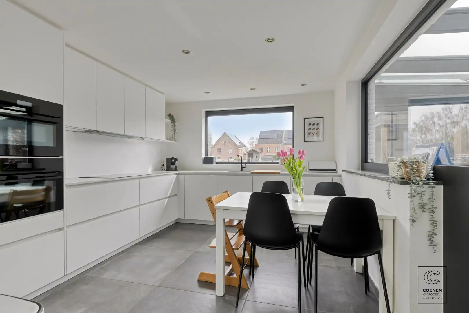 Gerenoveerde woning met 4 à 5 slpk's op een gunstige ligging te Oelegem! foto 7